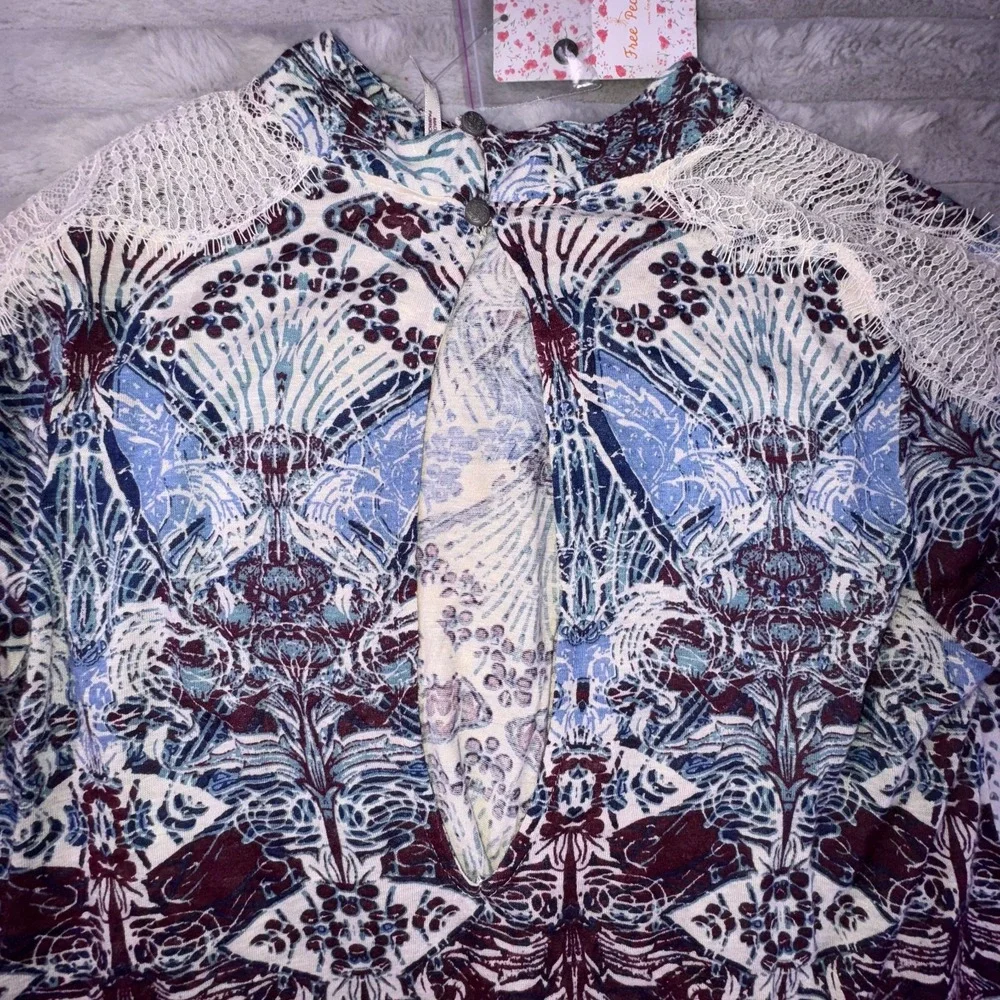Free People Top Womens XS Tunic Snow Combo Lace Trim Floral Printed Keyhole Back